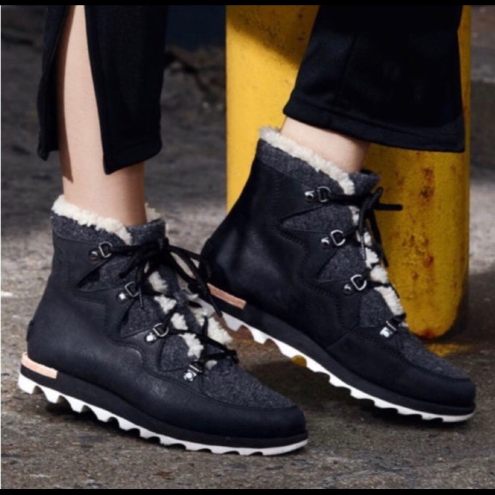 Sorel sneakchic alpine winter boots. NWT